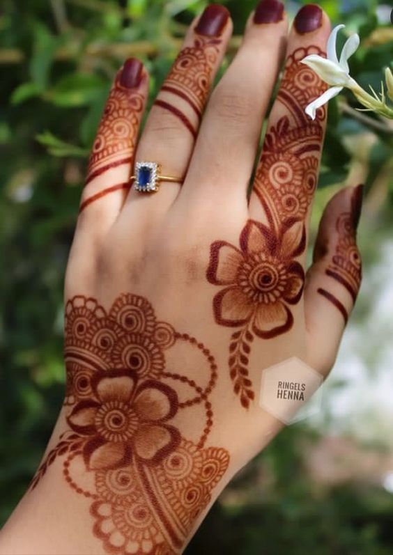 Flower Mehndi Design For Wedding Season